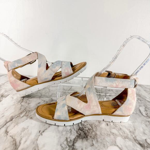 Sofft Mirabelle Sandal Womens Size 9 Low Wedge Suede White Pastel Strappy Comfy - Picture 7 of 10